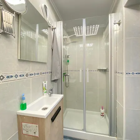 Gypsy Budget Shared Flat